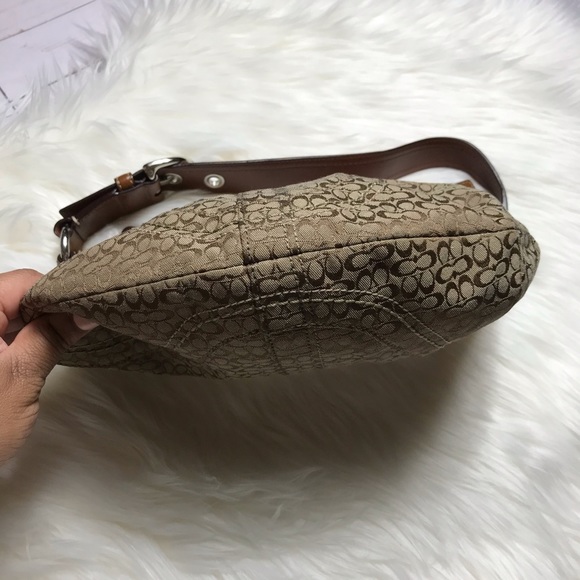 COACH- Signature Logo Hobo - Picture 5 of 7